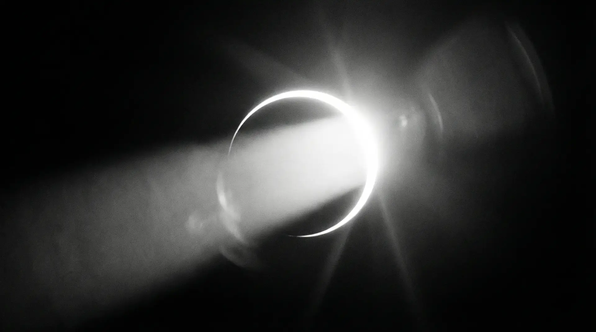 月蚀传媒 女神视频 - 光影交汇的视觉冲击